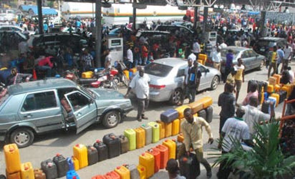 Fuel shortage paralyzes travel in Lagos