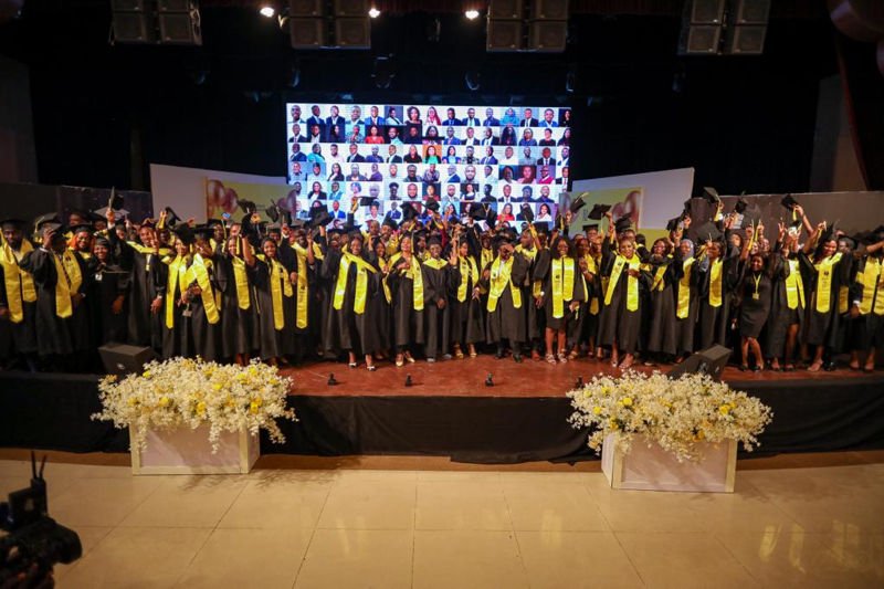 US online university graduates over 400 Nigerians as ASUU strike rages on.