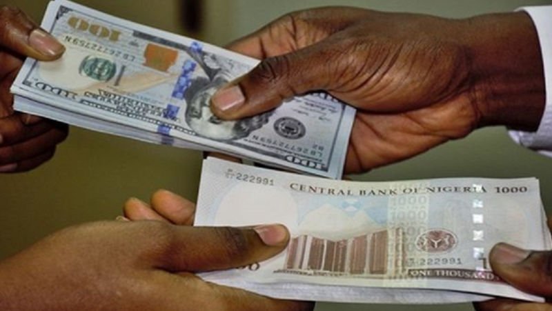 Naira declines on Monday falls to N527 per dollar