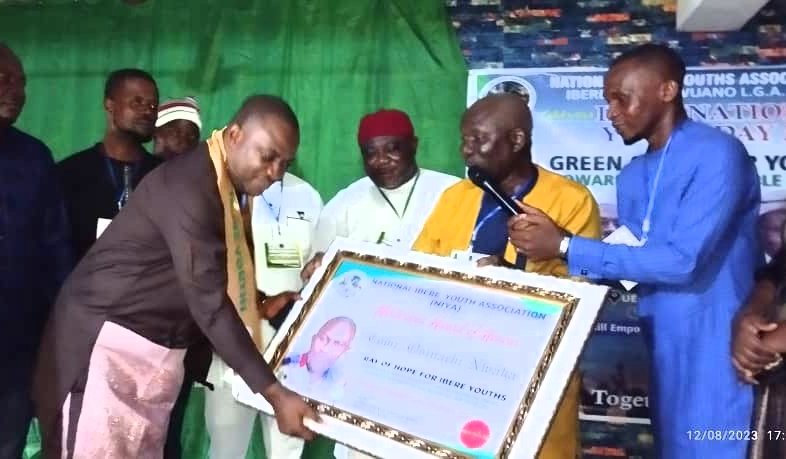 New Era President, Ossy Nwaka, urges Ikwuano youths to live good lives, vows not to let them down.