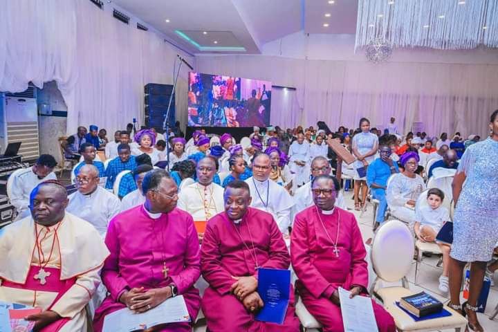 Dignitaries congregate for Akeredolu’s service of songs as tributes flow.