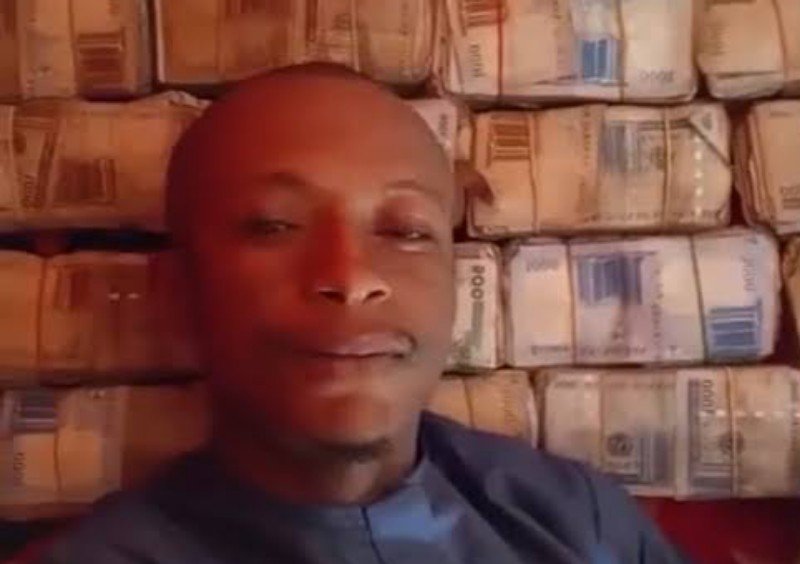 Bandit Shows Off Ransom Money To 3,000 TikTok Fans