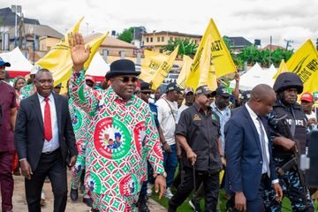 Otti Charges Labour Party Members On Unity, Grassroots Mobilisation As Opposition Members Defect In Arochukwu